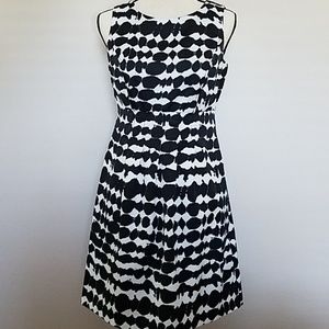 Sleeveless dress with pockets!